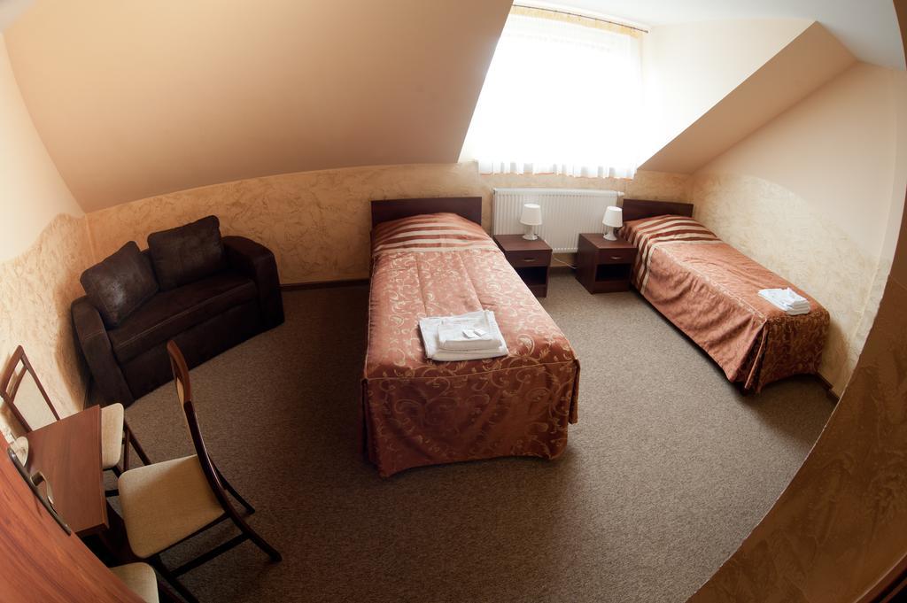 Hotel & Restauracja Okraglak Chęciny Quarto foto